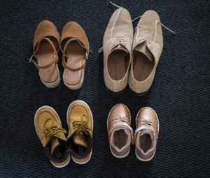 quatre paires de chaussures, studio photo Houilles