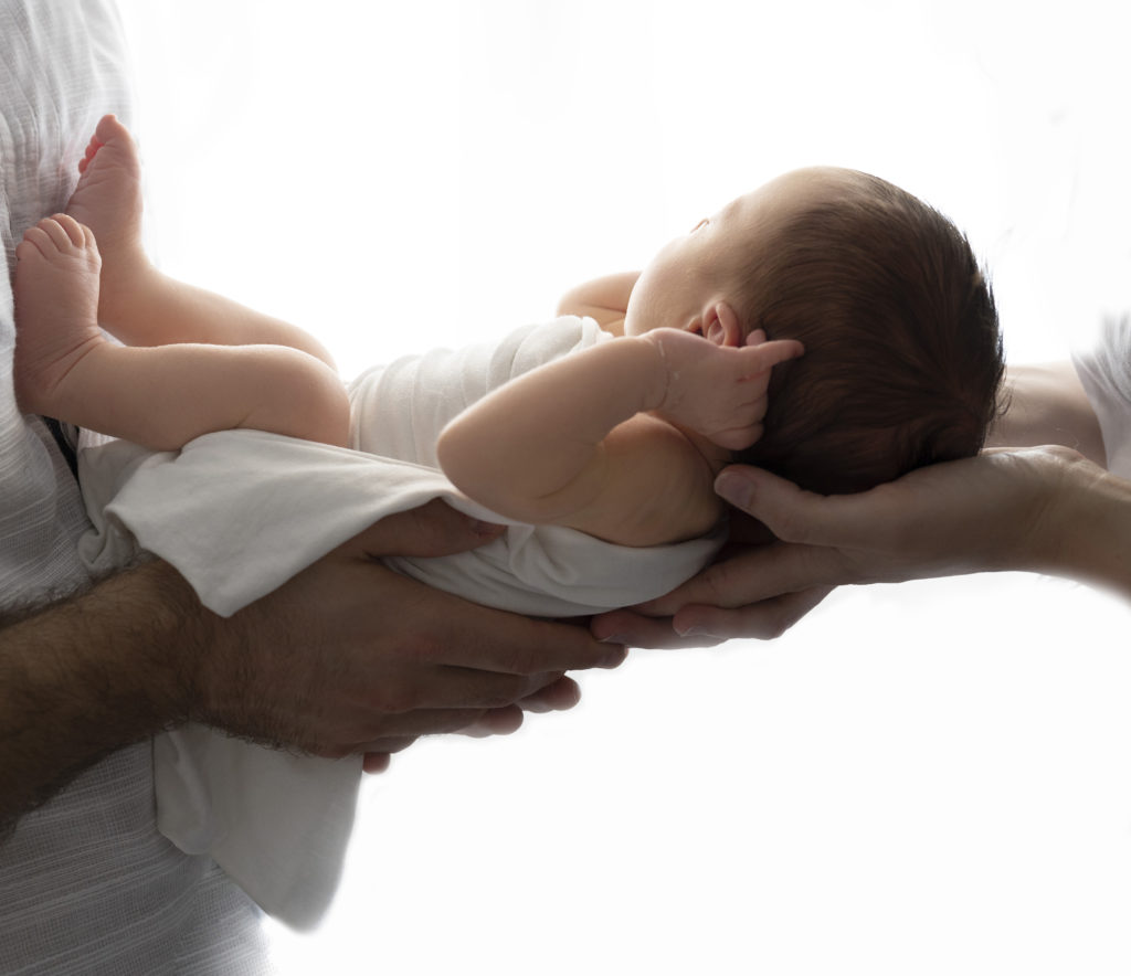 Bébé endormi dans les mains de ses parents
photographe naissance Houilles
photographe nouveau-né Houilles
photographe Houilles
