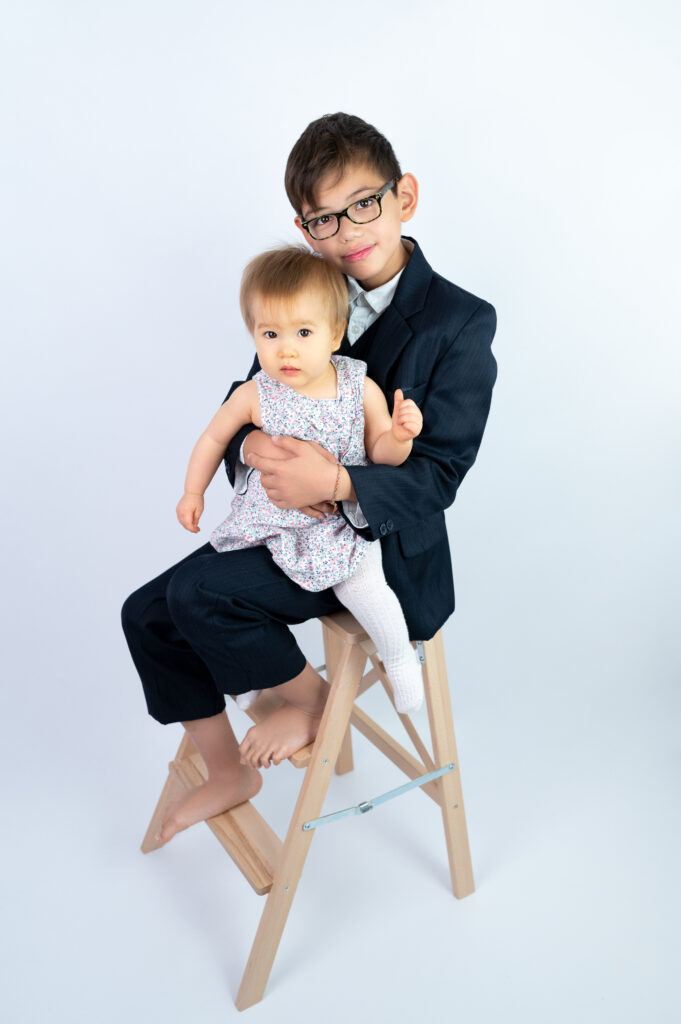 bébé de un an et son grand frère photographe famille Houilles photographe bébé Houilles photographe famille la Défense photographe bébé la Défense photographe famille Yvelines photographe bébé Yvelines