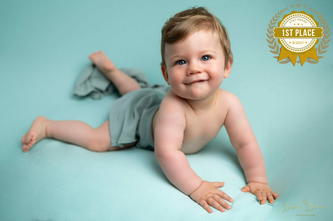 bébé regard objectif photographe naissance Houilles photographe naissance la Défense photographe Houilles photographe Versailles photographe Rueil-Malmaison photographe Chatou photographe Yvelines photographe Ile-de-France photographe naissance Yvelines photographe nouveau-né Yvelines photographe bébé Yvelines