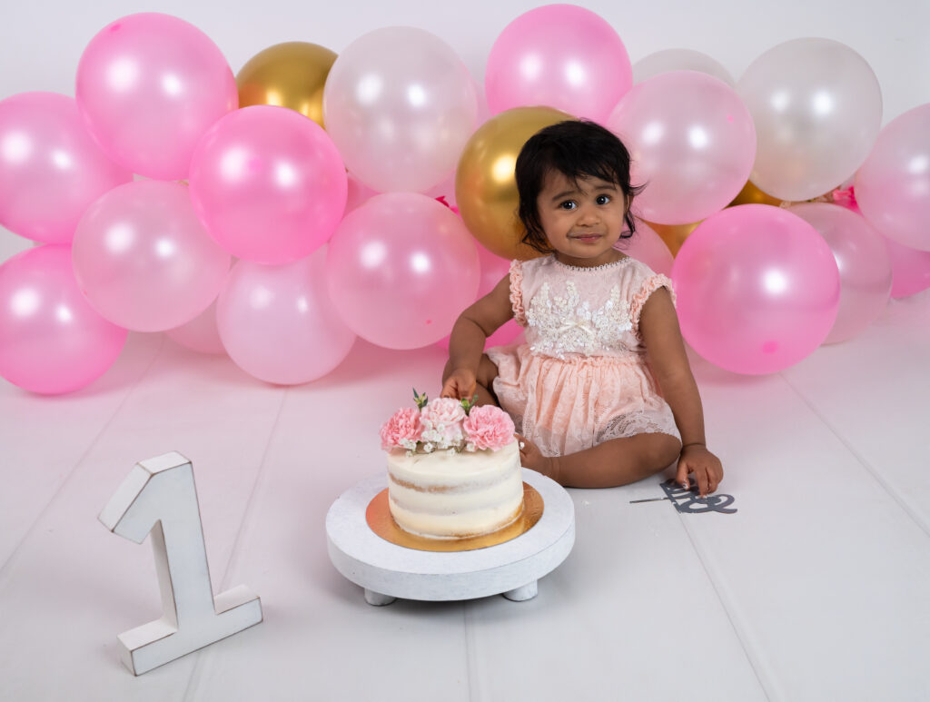 bébé de un an gâteau cake smash suivi de la première année de bébé  photographe bébé Houilles photographe bébé carrières-sur-seine photographe bébé sartrouville photographe bébé chatou photographe bébé montesson photographe bébé yvelines photographe bébé hauts de seine photogrpahe bébé versailles photographe bébé paris