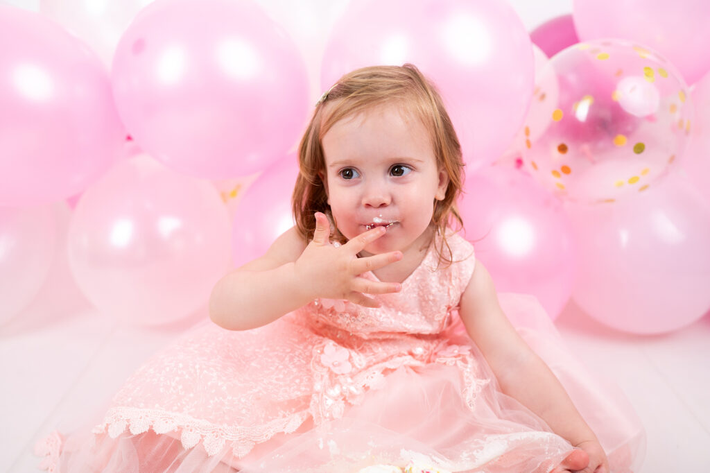 petite fille de deux ans photographe Houilles photographe bébé Sartrouville photographe bébé Carrières-sur-Seine photographe bébé Maisons-Laffitte photographe bébé Rueil-Malmaison photographe bébé Yvelines photographe bébé Ile de France photographe bébé Paris