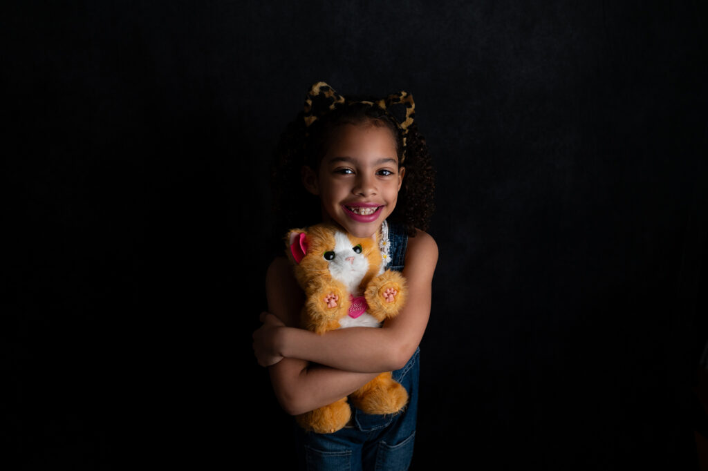 petite fille de huit ans doudou photographe enfants Houilles shooting enfants Houilles shooting enfants Yvelines shooting enfants Paris