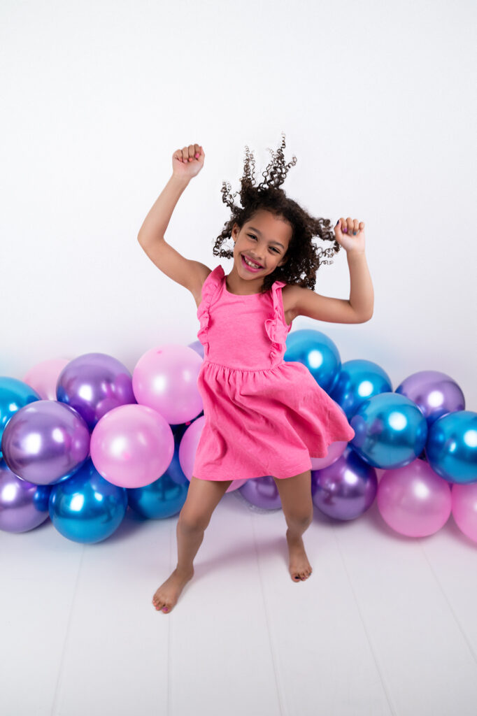 Petite fille de neuf ans ballons Photographe enfants Houilles photographe enfants la Défense photographe enfants Yvelines photographe bébé Houilles photographe bébé la Défense photographe bébé Yvelines