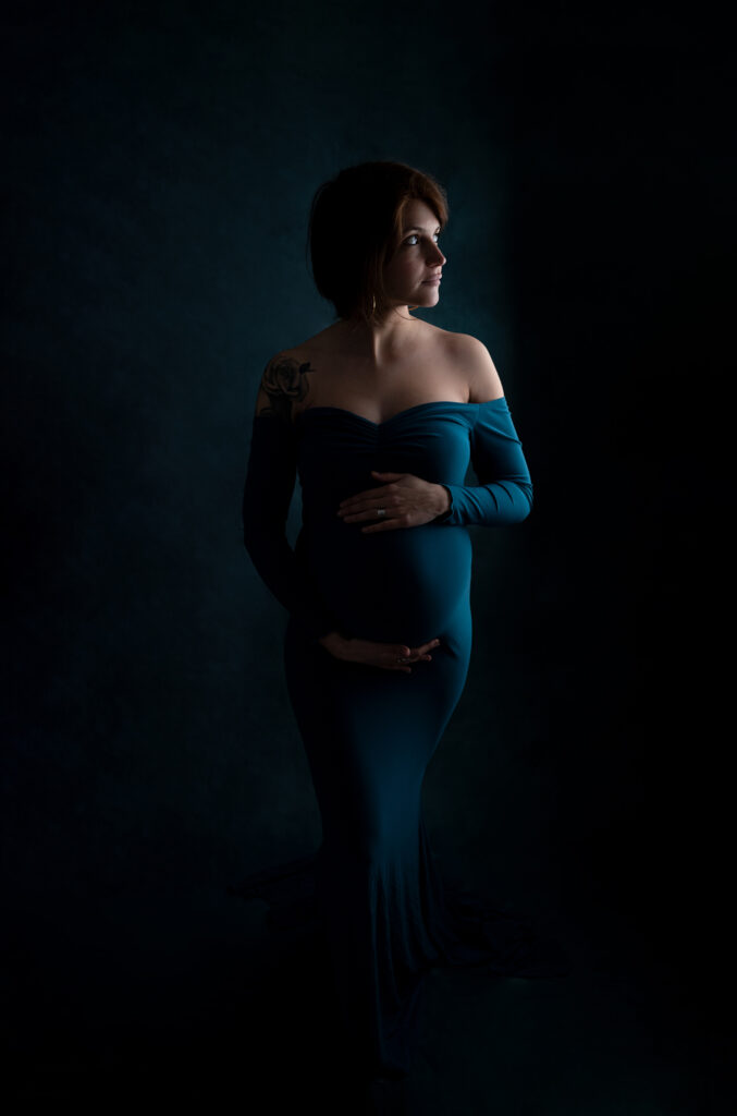 future maman fond bleu shooting grossesse Houilles A quel moment faire sa séance photo grossesse shooting grossesse Yvelines shooting grossesse hauts de seine shooting grossesse ile de france shooting grossesse val d'oise shooting grossesse paris