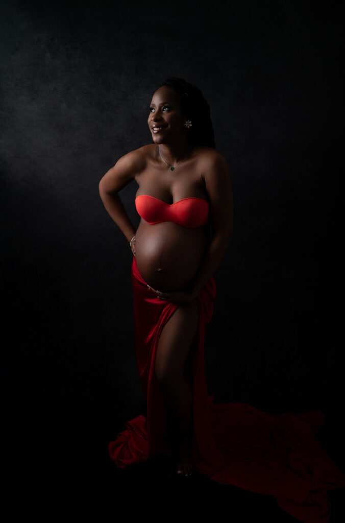 Femme tenue rouge photographe grossesse Houilles shooting grossesse Houilles photographe grossesse Carrières-sur-Seine photographe grossesse Sartrouville photographe grossesse chatou photographe grossesse Montesson photographe grossesse Maisons Laffitte photographe grossesse Versailles photographe grossesse yvelines photographe grossesse Paris