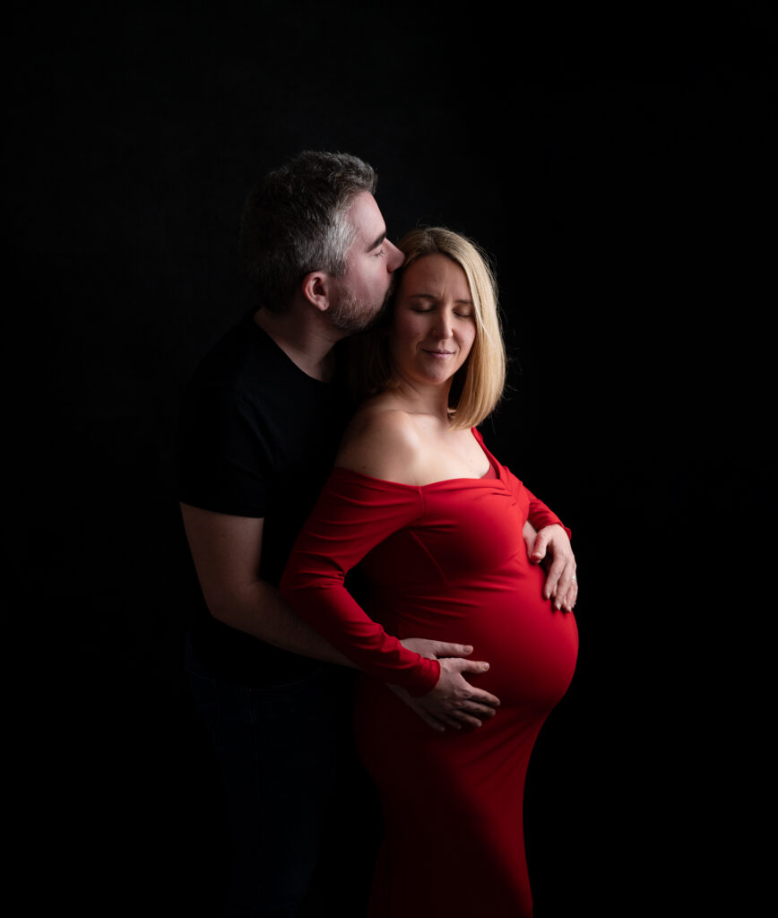 Couple de futurs parents shooting grossesse Houilles shooting grossesse Yvelines shooting grossesse Ile de France shooting grossesse Paris 