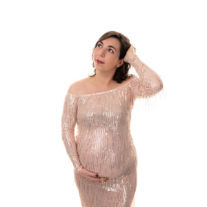 Femme enceinte robe à paillettes. Le déroulement d'une séance photo grossesse à Houilles. photographe grossesse Houilles shooting grossesse Houilles photographe grossesse yvelines shooting grossesse yvelines photographe grossesse hauts de seine shooting grossesse hauts de seine photographe grossesse val d'oise shooting grossesse val d'oise photographe grossesse paris shooting grossesse paris