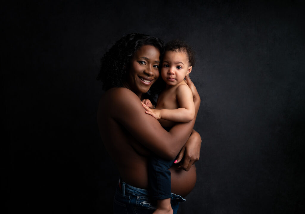 Futurs parents et leur ainé shooting grossesse en famille photographe grossesse Houilles photographe grossesse la Défense photographe grossesse Versailles photographe grossesse Yvelines photographe grossesse la garenne colombes photographe grossesse rueil malmaison