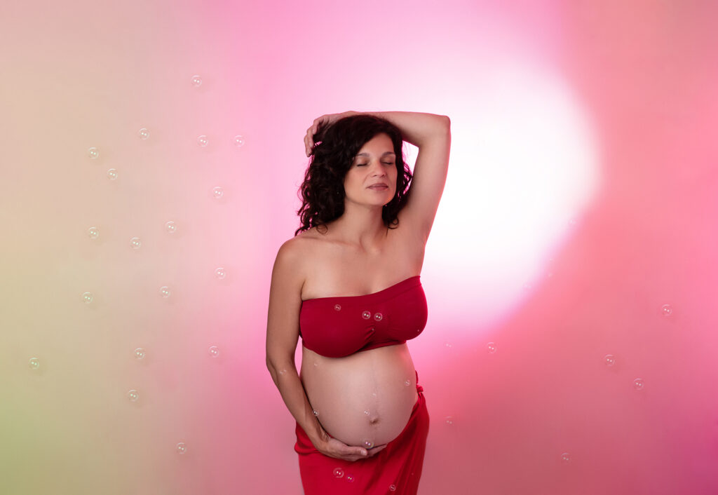 Femme enceinte voile rouge lumières colorées bulles photographe grossesse Houilles photographe grossesse Sartrouville photographe grossesse Maisons-Laffitte photographe grossesse Chatou photographe grossesse Le Vésinet photographe grossesse Yvelines photographe grossesse Le Chesnay photographe grossesse Puteaux photographe grossesse Courbevoie photographe grossesse Suresnes photographe grossesse Saint-Cloud photographe grossesse Hauts-de-Sein photographe grossesse Rueil-Malmaison photographe grossesse Nanterre photographe grossesse Ile-de-France photographe grossesse Val d'Oise photographe grossesse Paris